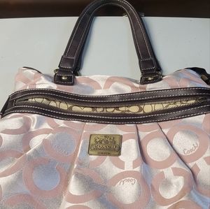 Coach handbag medium size very nice large pockets